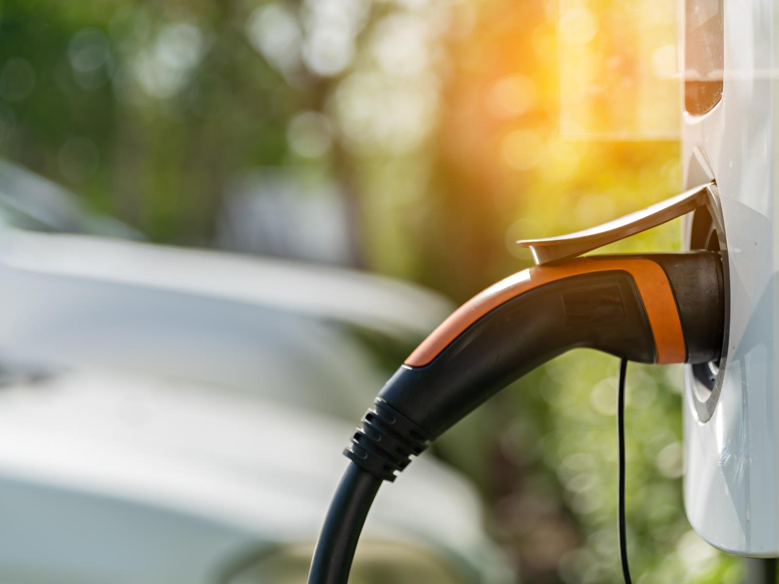 AUTO ELETTRICHE CINESI: scattano i dazi